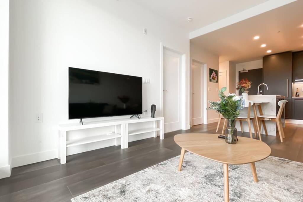 Spacious New Apartment With Working Space@Oakridge Vancouver Kültér fotó