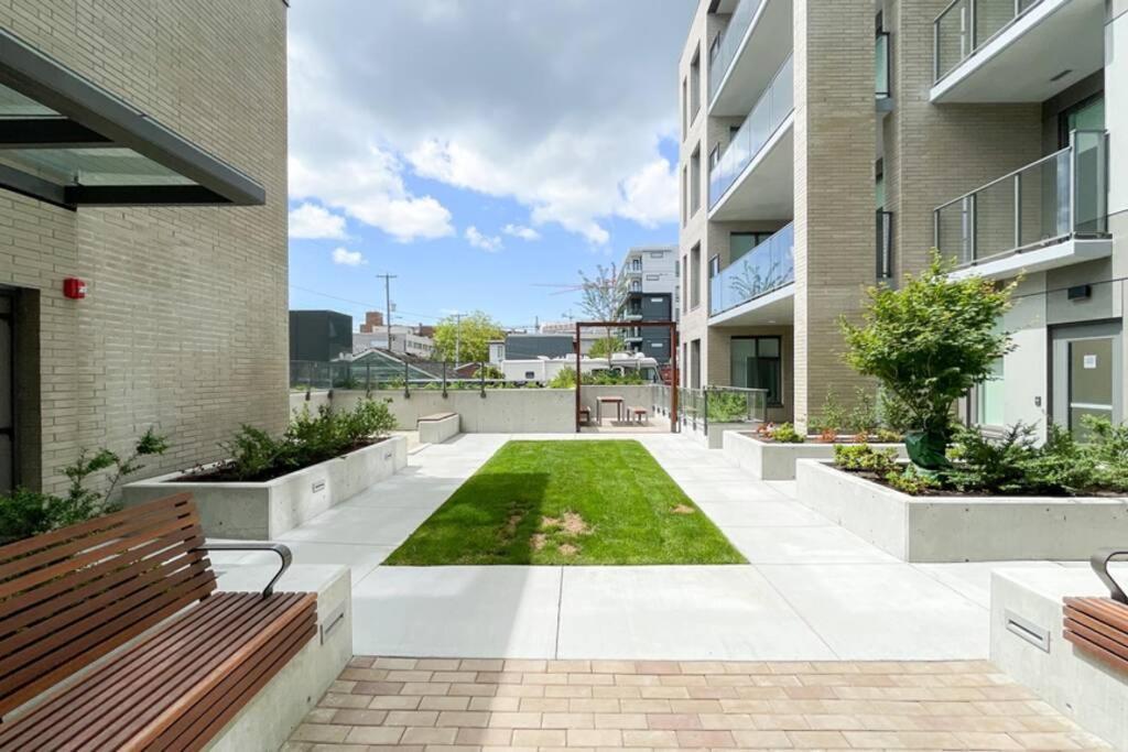 Spacious New Apartment With Working Space@Oakridge Vancouver Kültér fotó